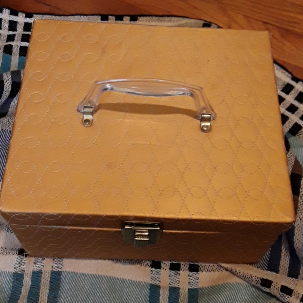 Little vintage cosmetic travel carry